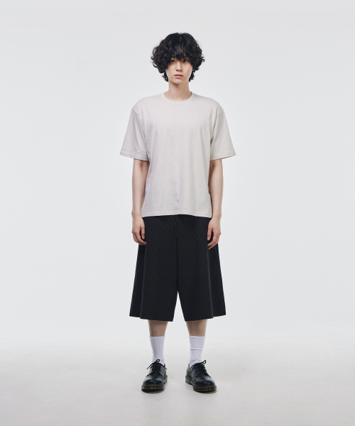 No-Tuck Wide Bermuda Slacks