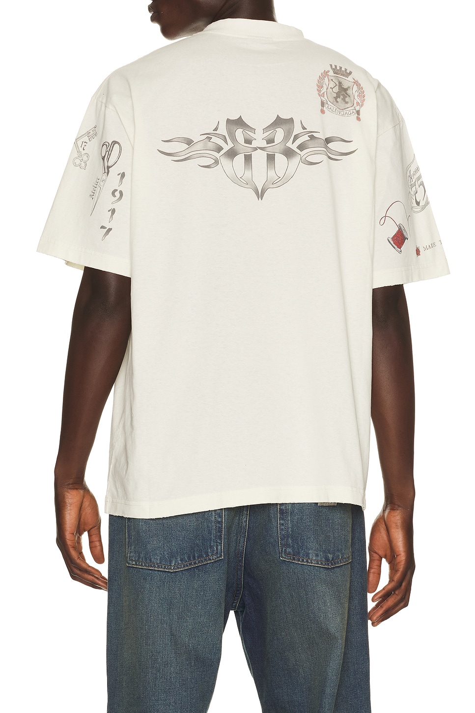Balenciaga Medium Fit T-Shirt in Cream - Cream. S also in