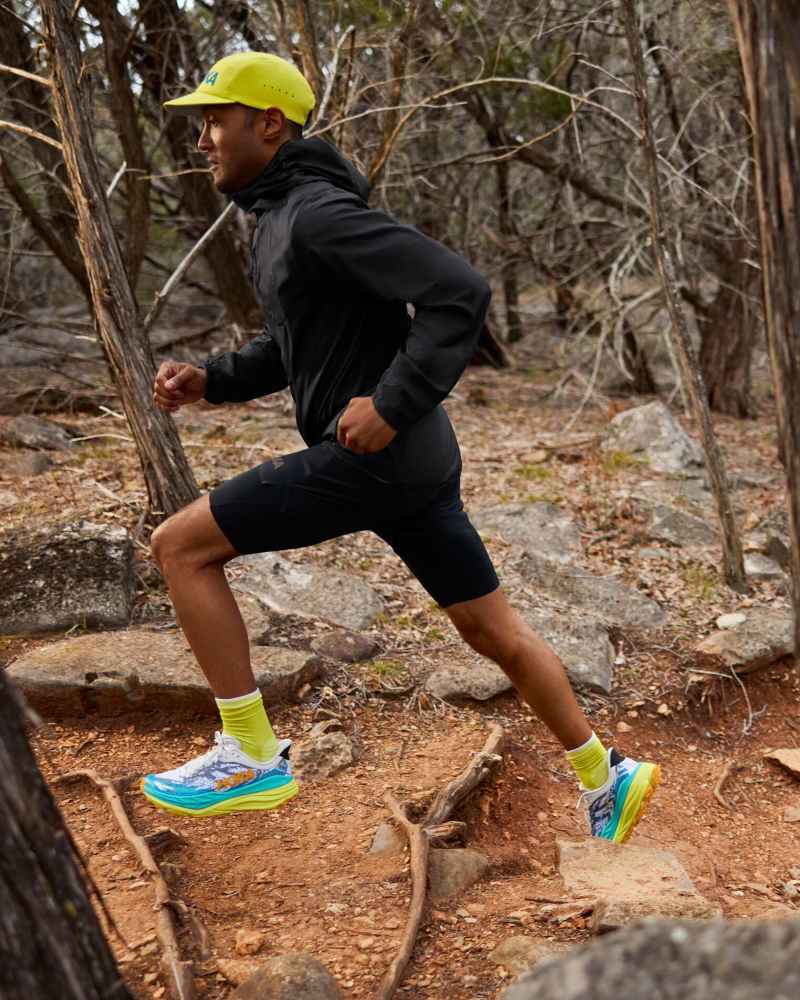 HOKA Men's Skyflow Jacket in Black