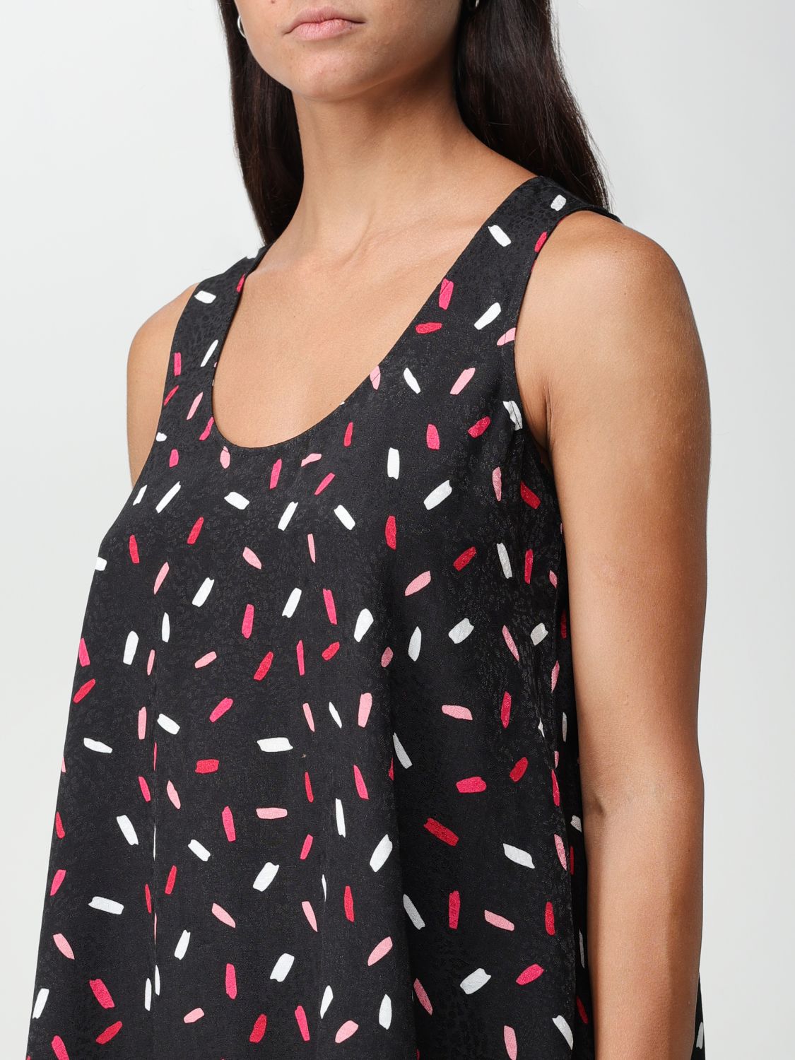 Top Woman color Black