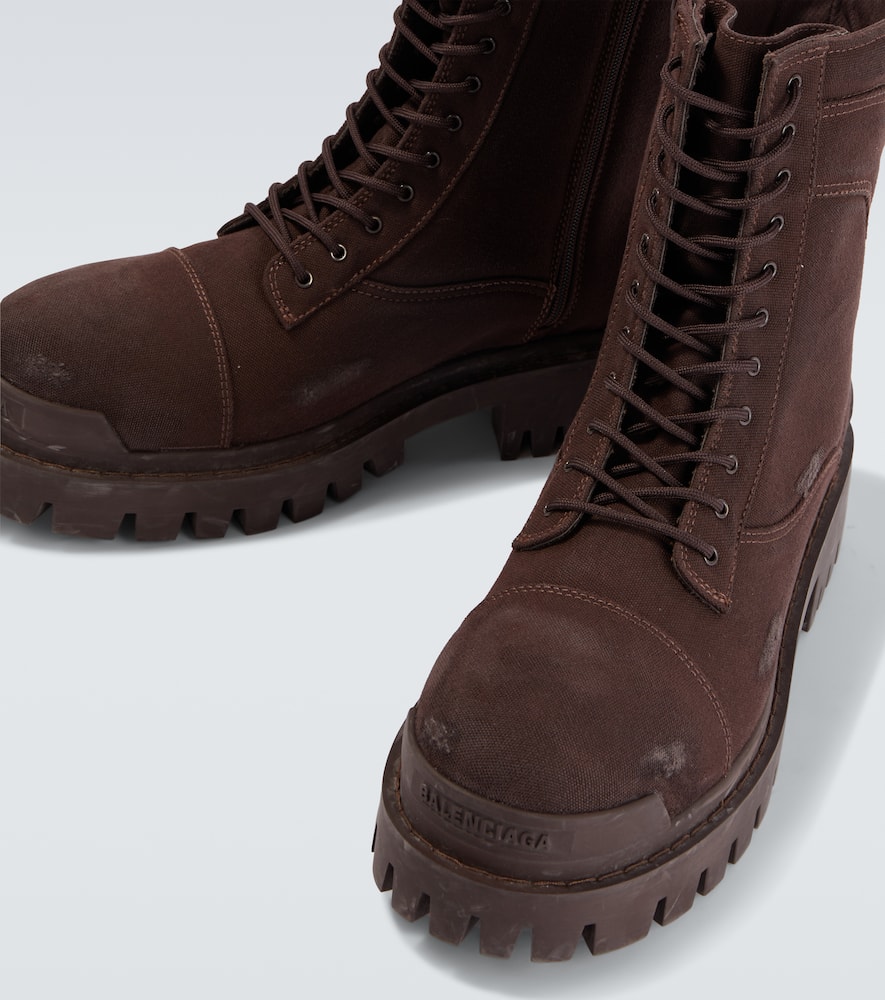 Strike combat boots