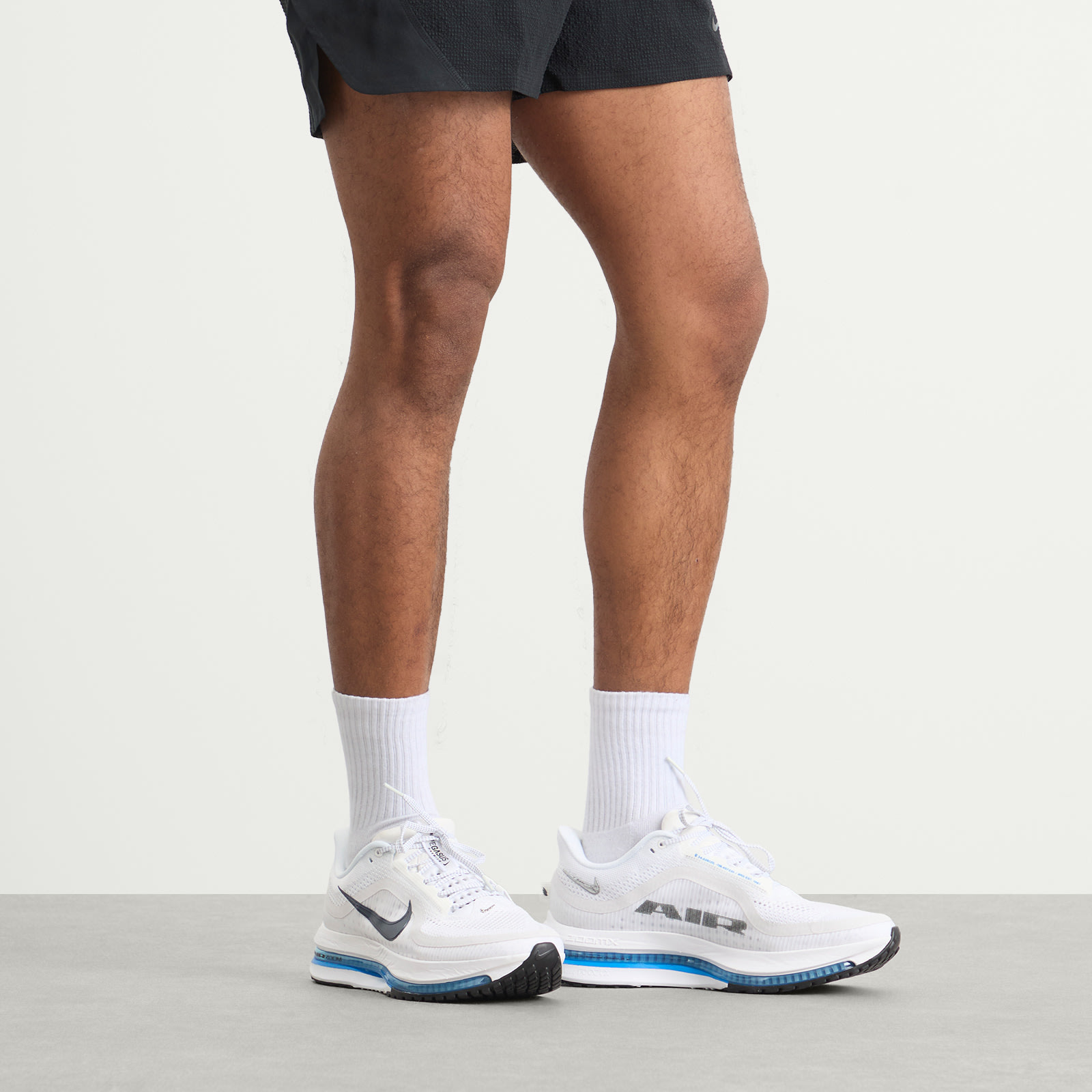 Pegasus Premium Sneaker White/Black/Blue