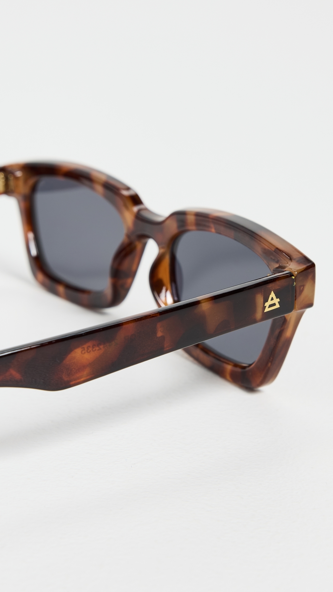 Sculptor Sunglasses Dark Tort One Size