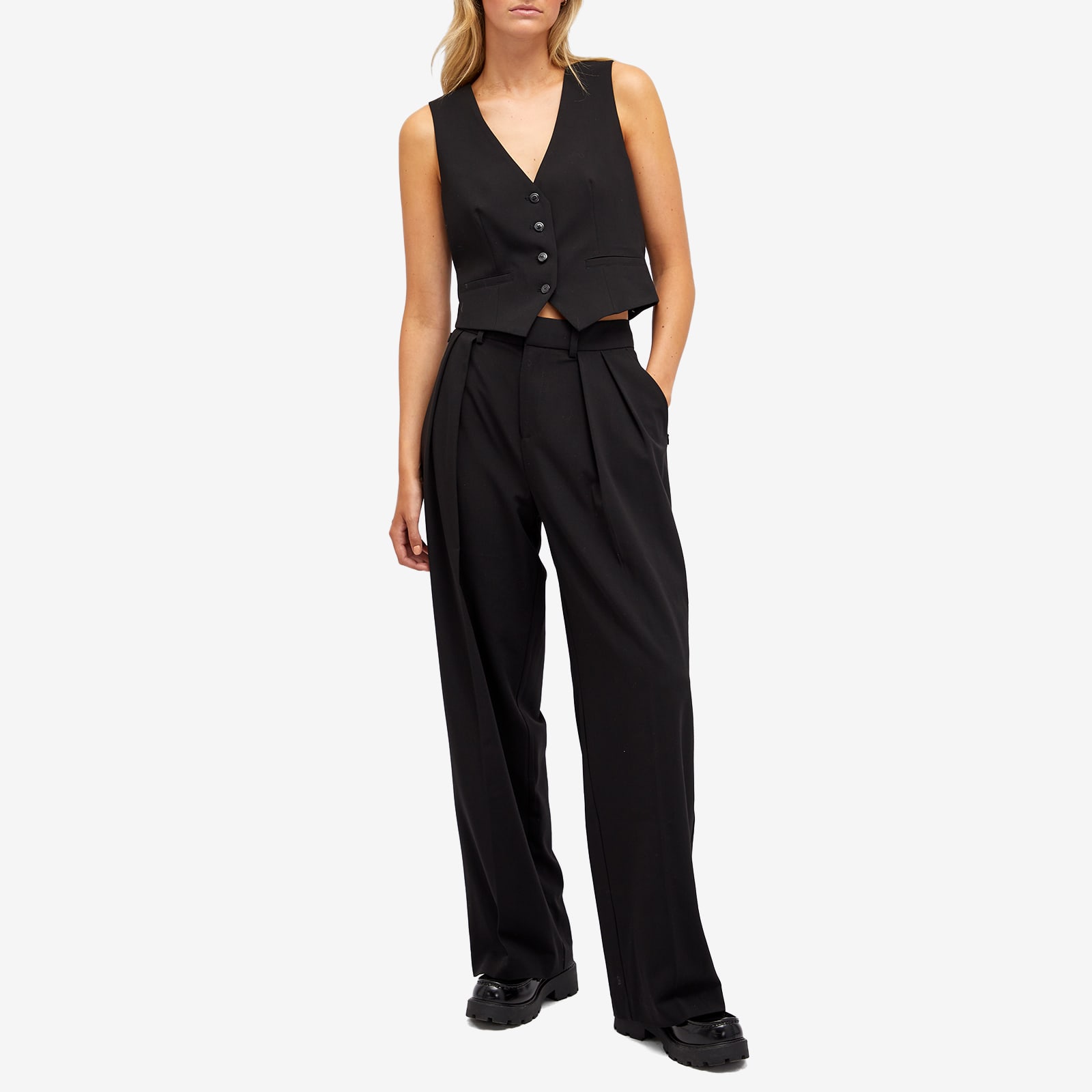 Women's Suiting Good 90S Pleated Trouser in Black