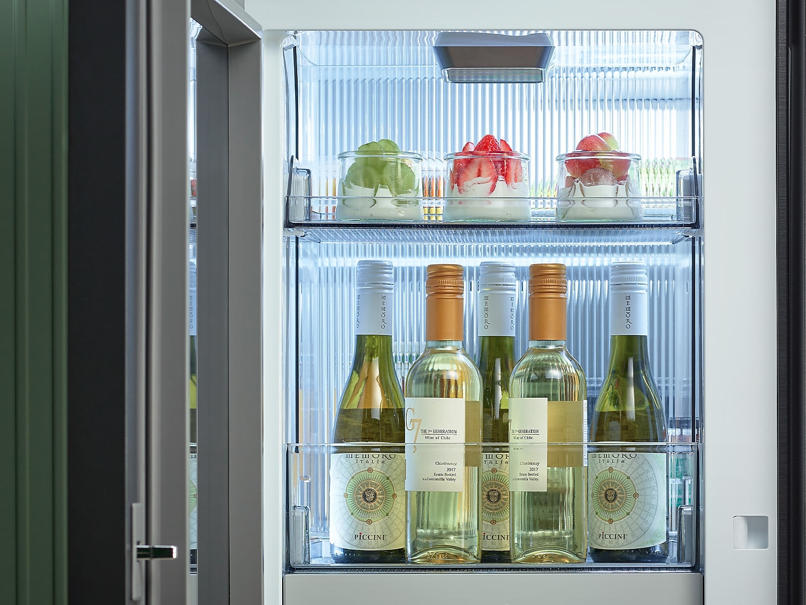 Bespoke 4-Door Flex™ Refrigerator (29 cu. ft.) with Beverage Zone™ and Auto Open Door in Stainless Steel(RF29DB9700QLAA)