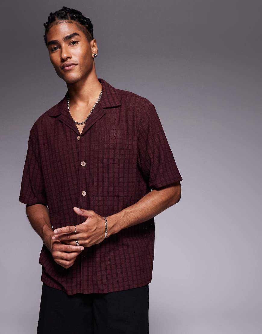 Revere collar textured shirt in burgundy
