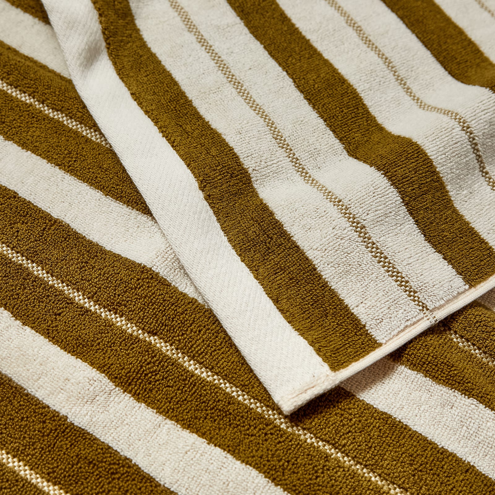 Echo Bath Mat in Caper/Chalk