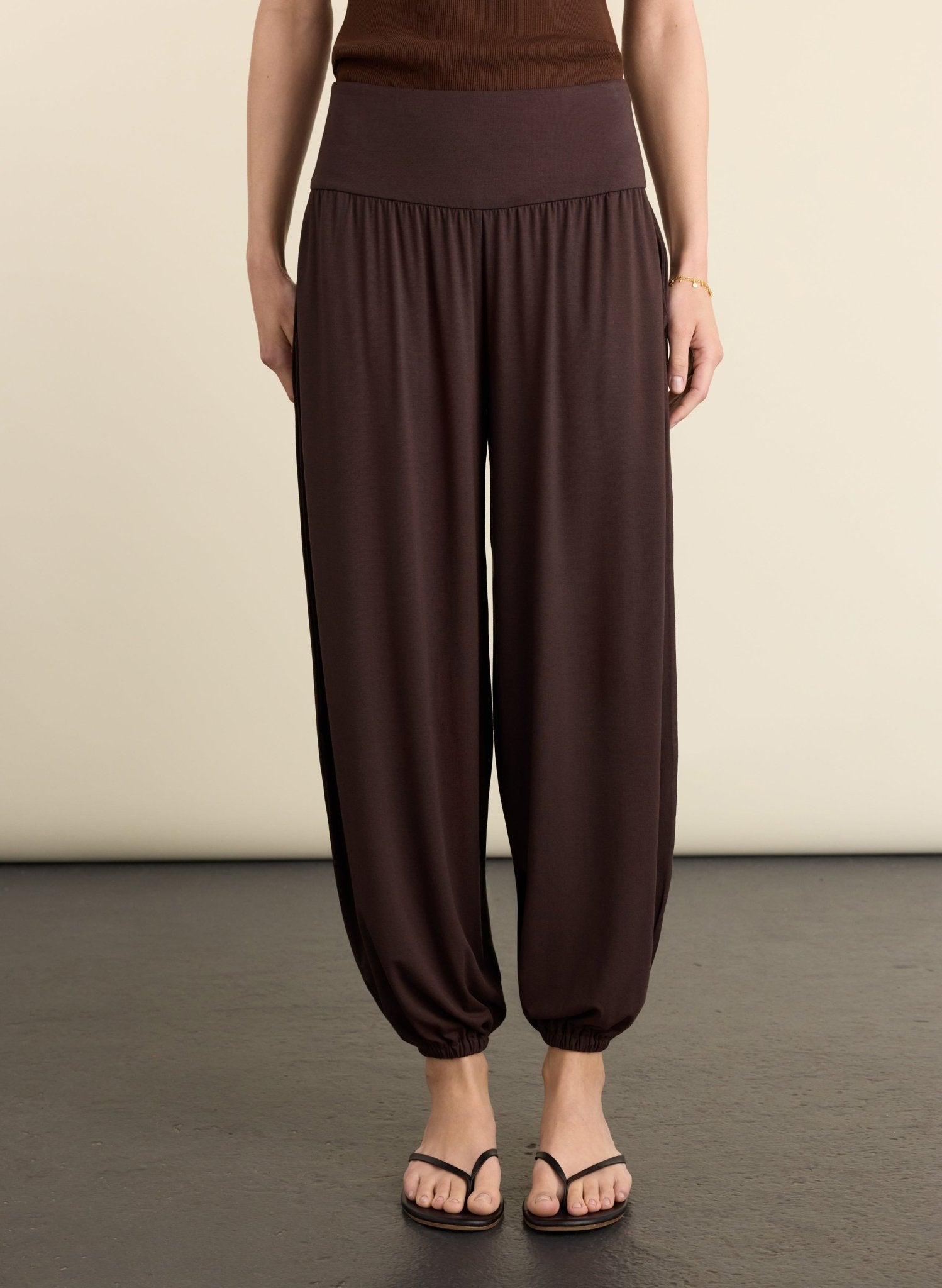 Otis Jersey Balloon Trousers Dark Chocolate