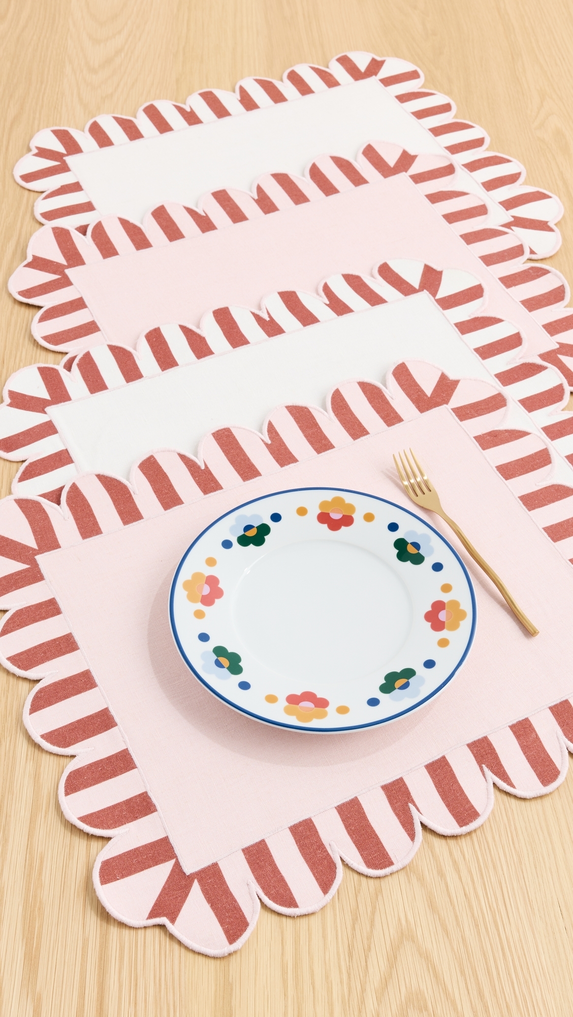 Scalloped Stripe Double Sided Placemats Set of 4 Red One Size