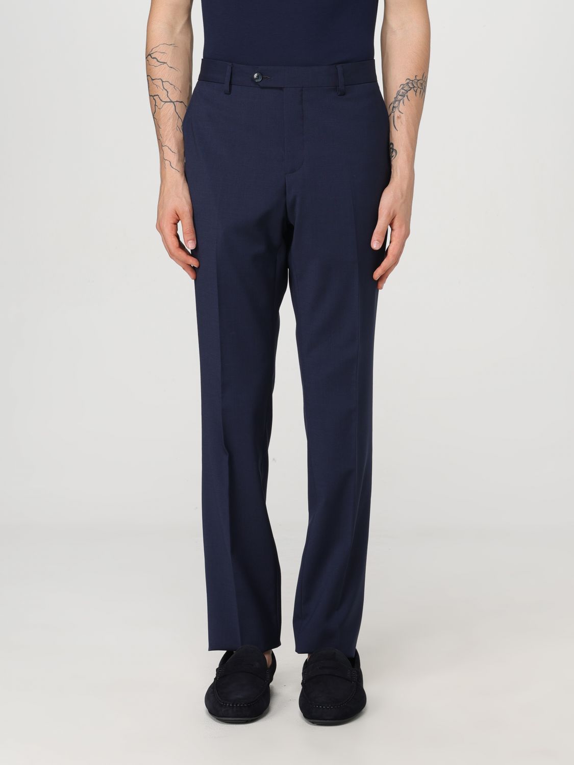 Suit Men color Blue