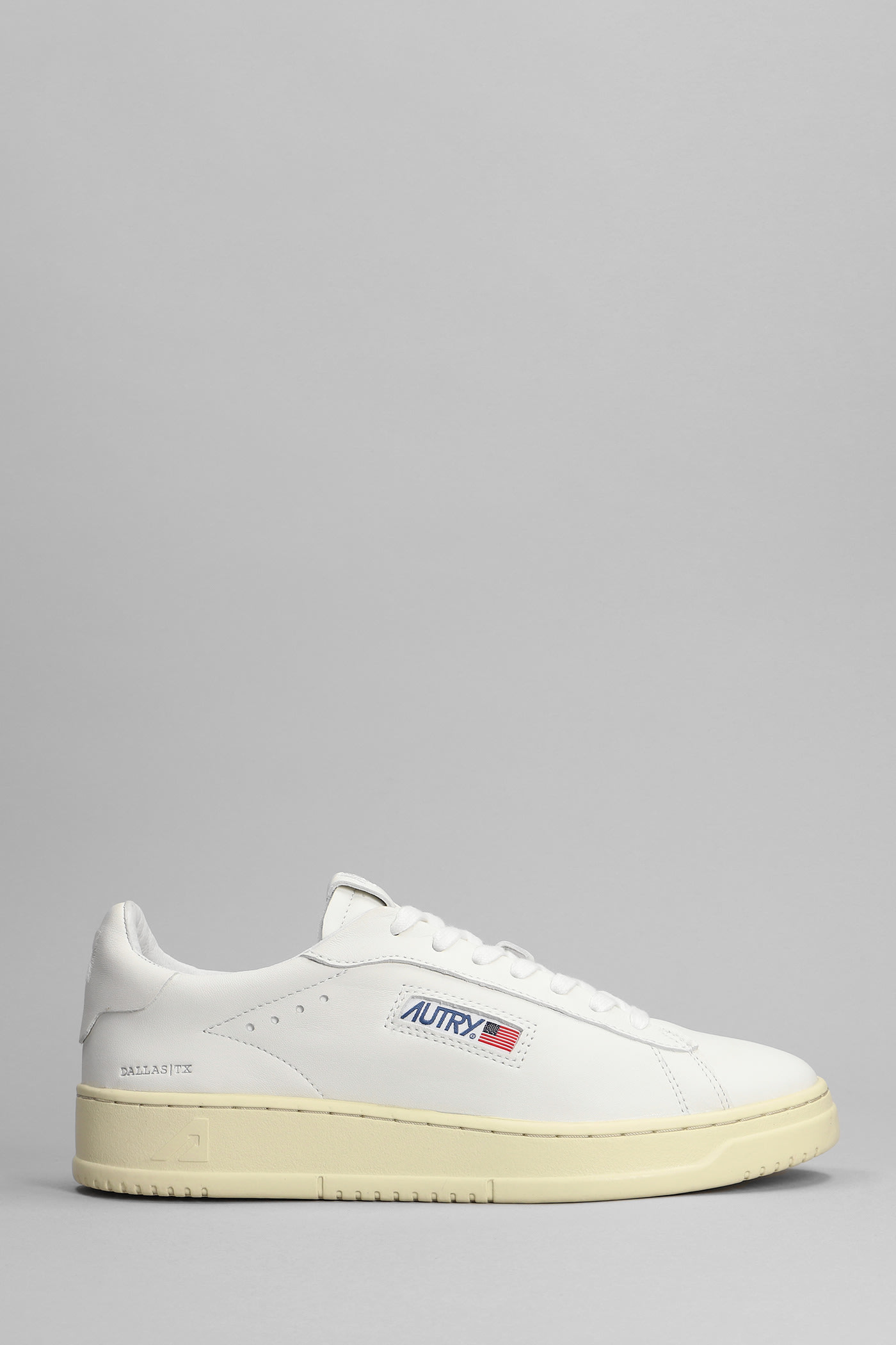 Logo-patch lace-up sneakers - White