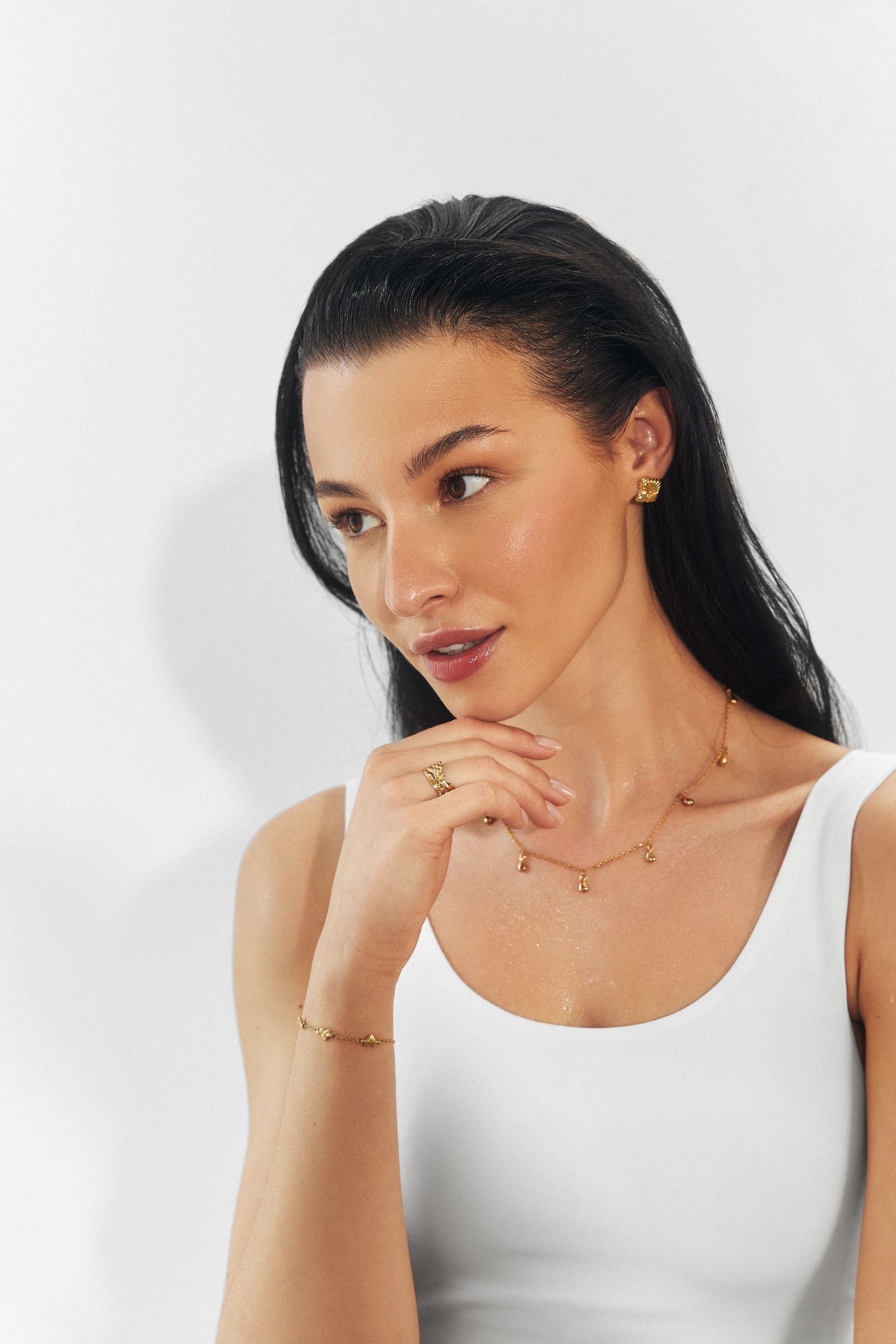 Elk & Bloom Women's Dream Drop Chunky Teardrop 15K Gold Choker Necklace