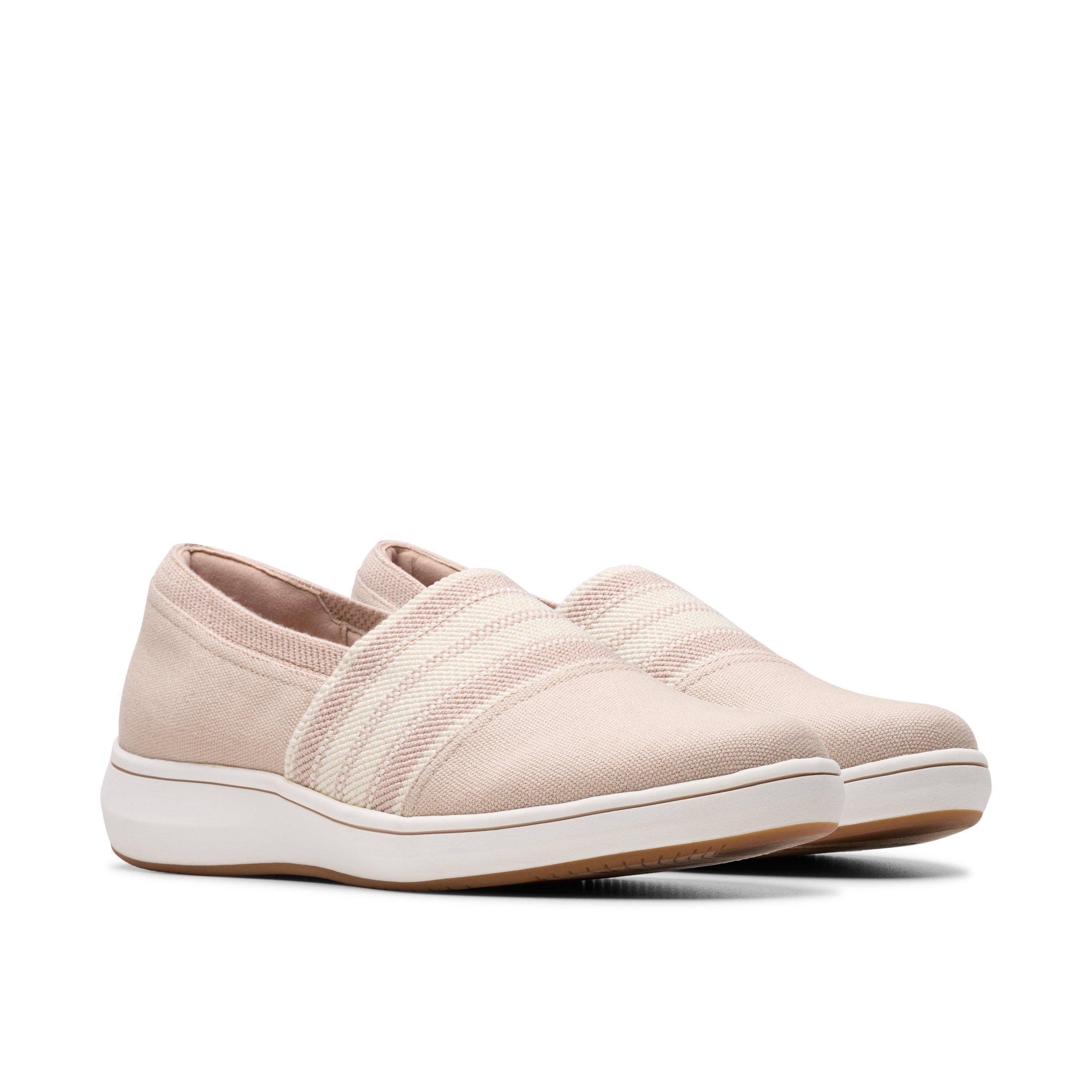 Clarks Brinkleyskymst Sand Slip Ons In Beige