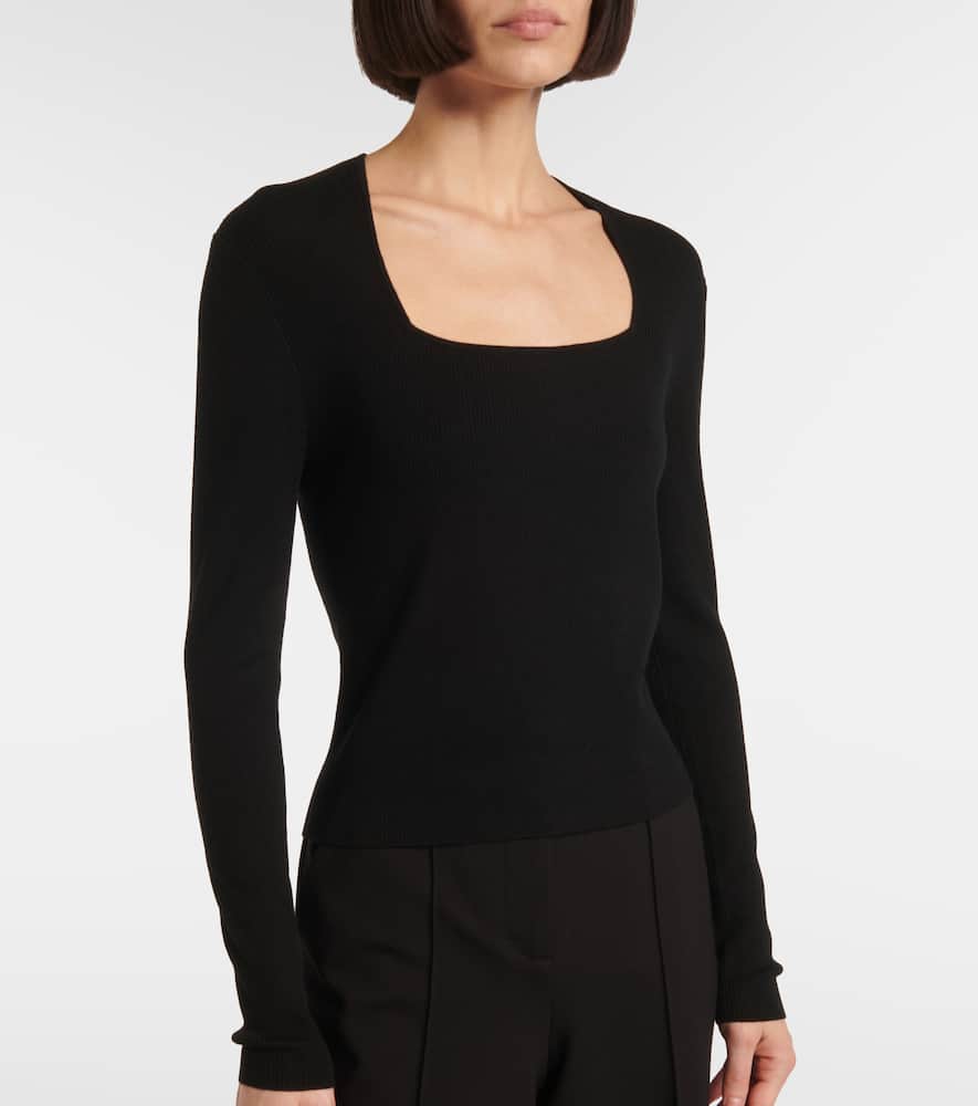 Virgin wool sweater