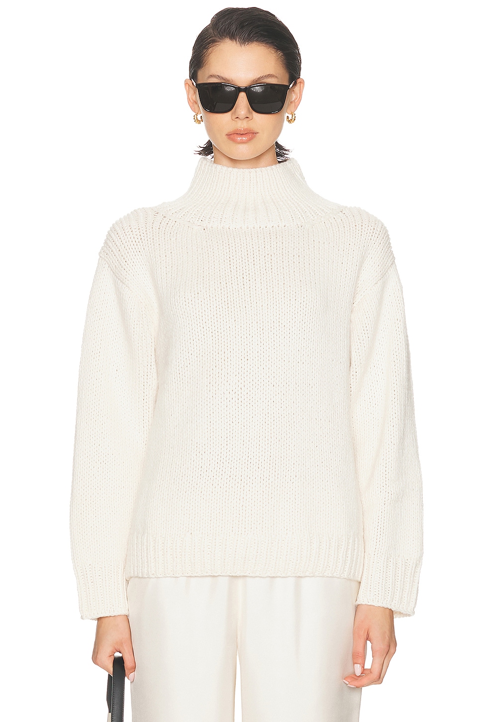 Loulou de Saison Cashmere Ryle Turtleneck Sweater in Ivory - Ivory.  M also in