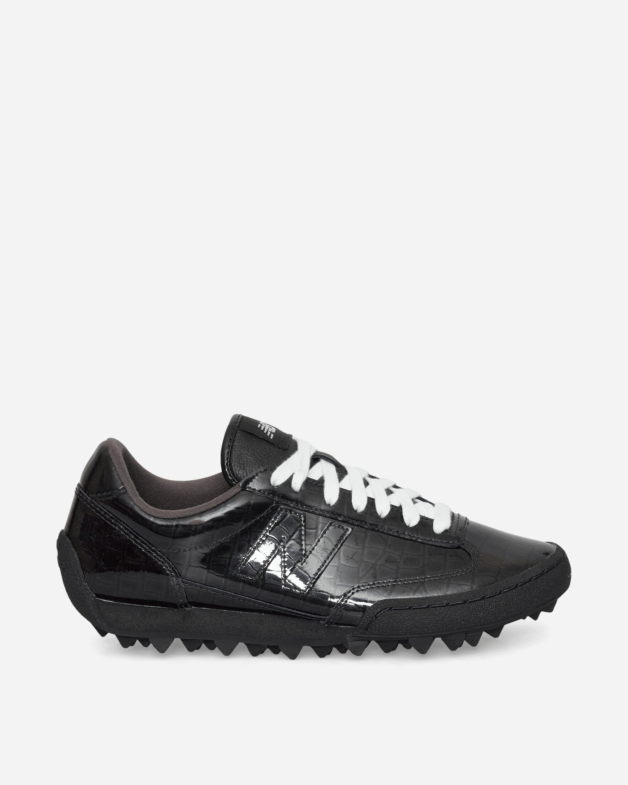 Gator Run Sneaker in Black/Black