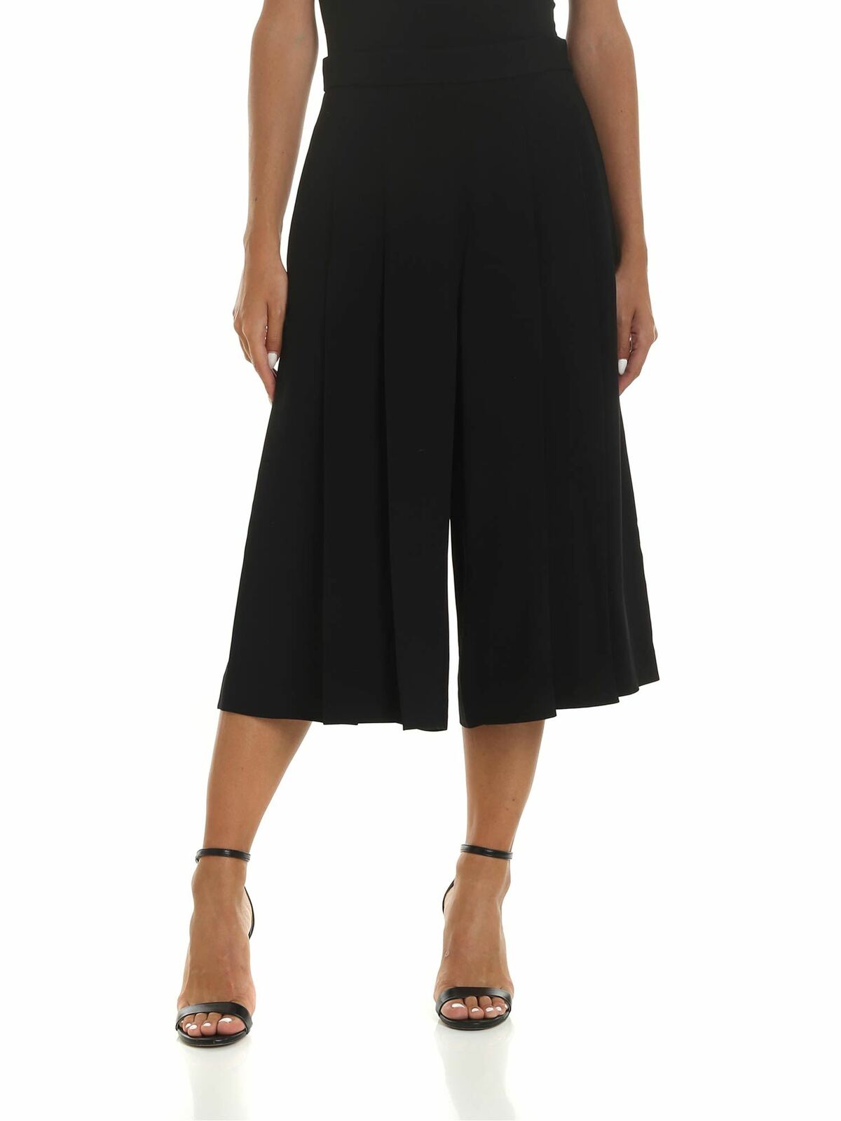 Crop trousers in black with pleats