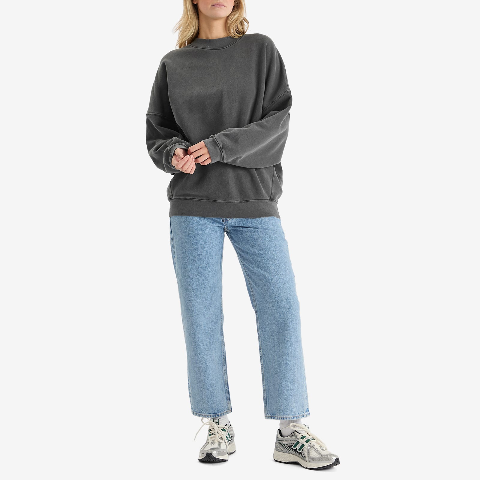 Women's Oversized Crew Sweatshirt in Washed Black