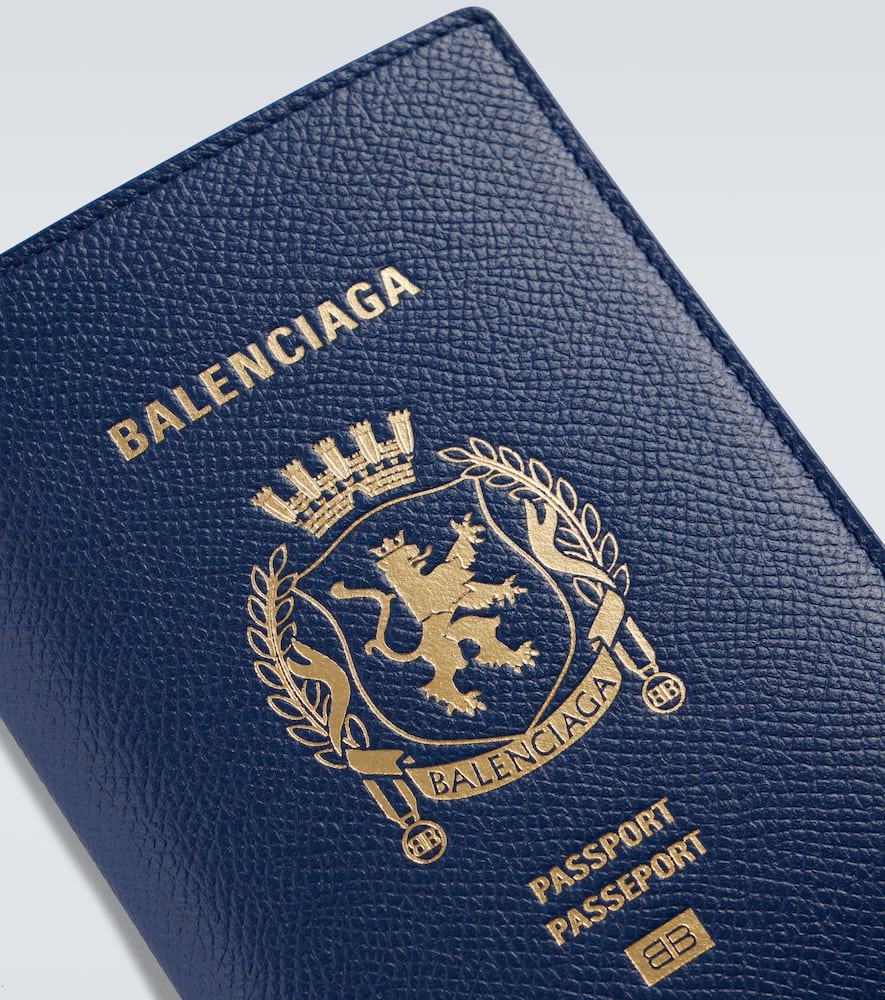 Printed leather passport holder