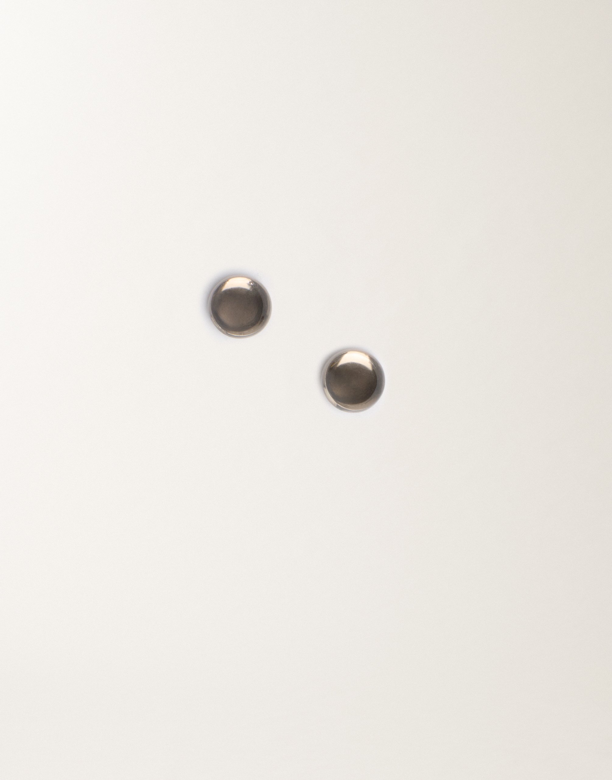 Half-sphere earrings in smoked plexiglass