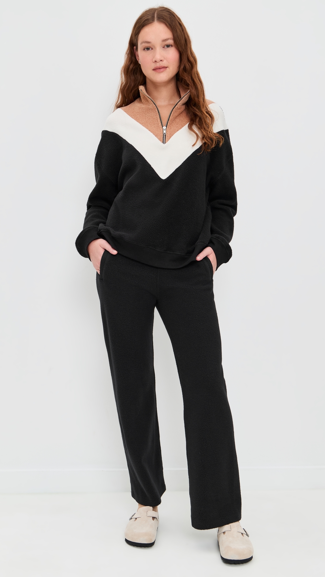 The Plush Victory Sweatpants Almost Black