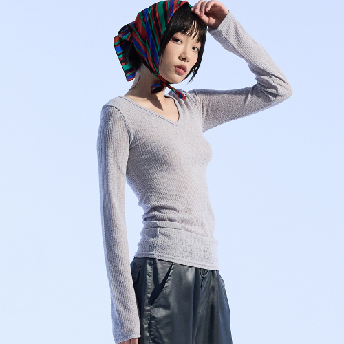 Cut-out long sleeve knit