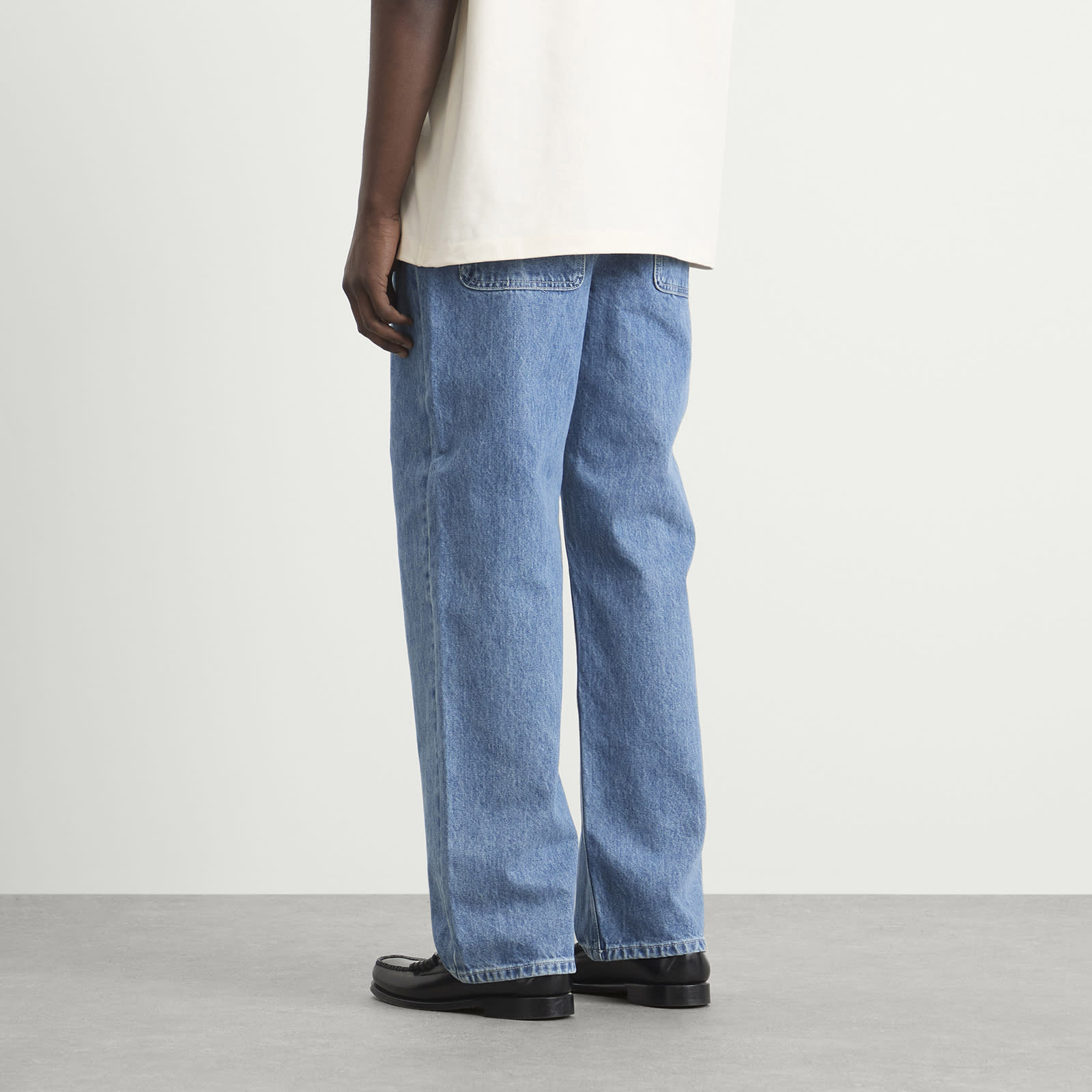Men's Relaxed Denim Jean in Mid Wash