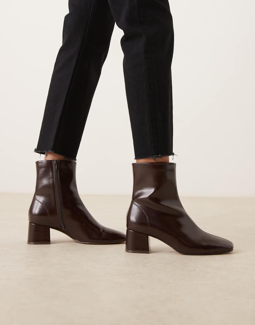 Relay smart heeled ankle boots in chocolate-Brown