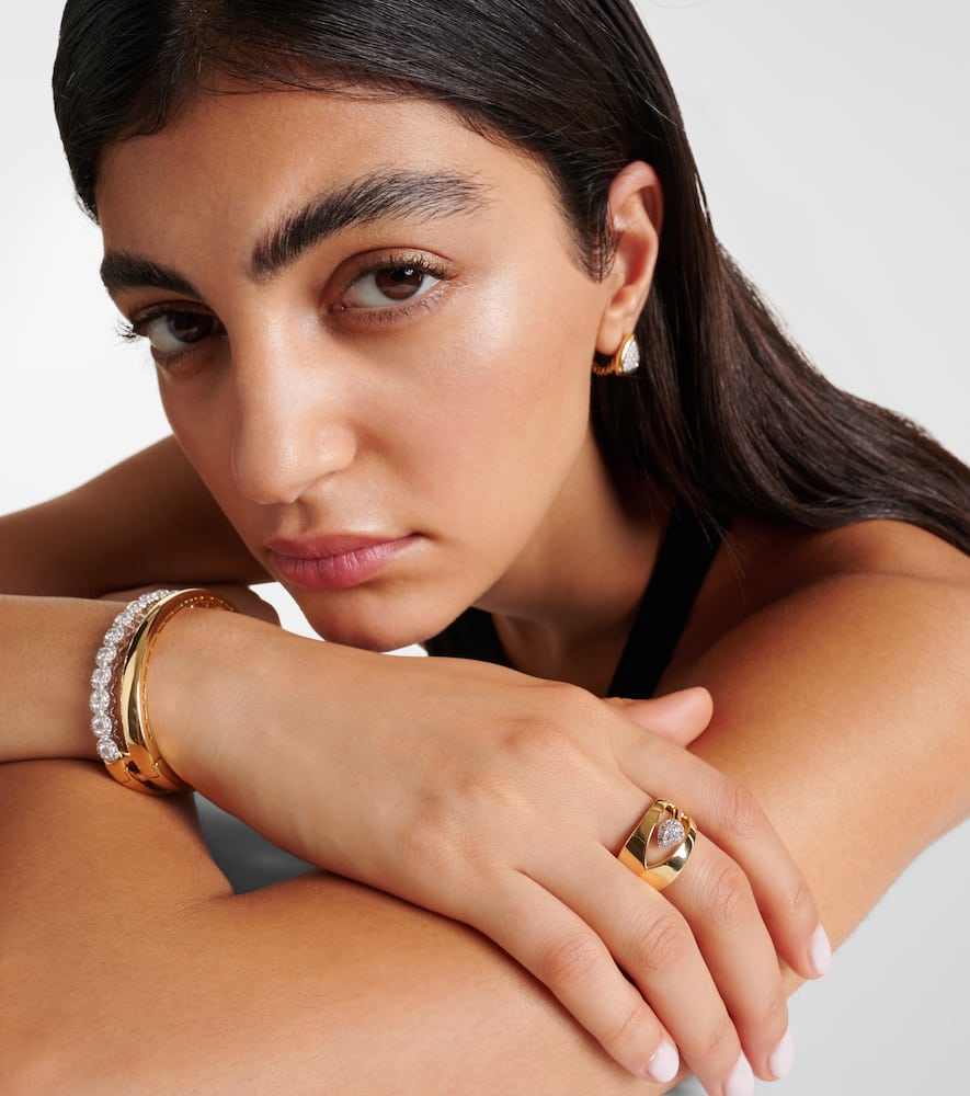 18kt gold ring with diamonds