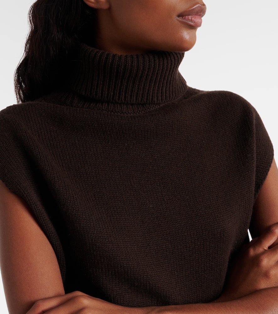 Turtleneck wool and cashmere sweater vest