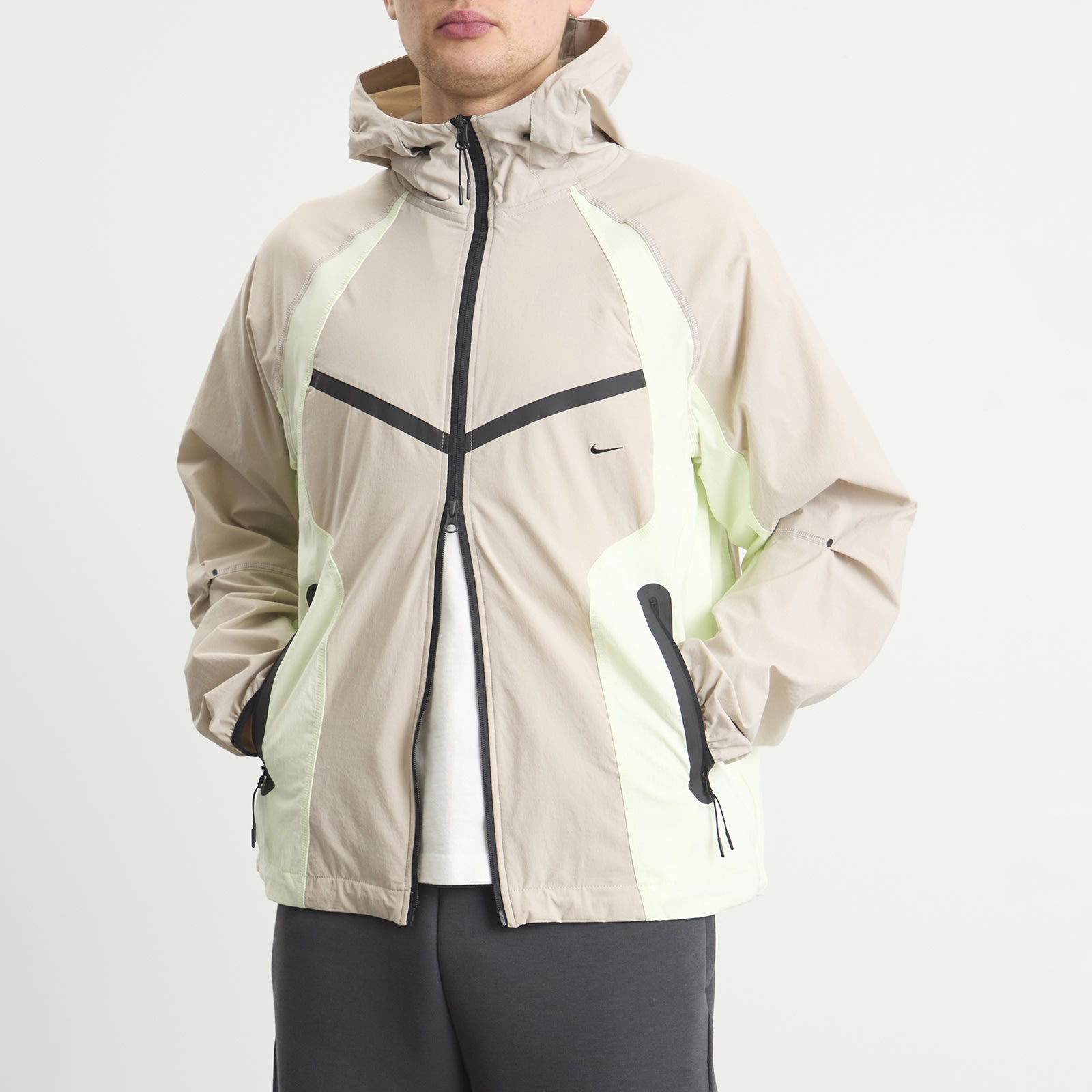 Men's Tech Woven Pro Oversized Jacket in Cream/Volt Tint/Black