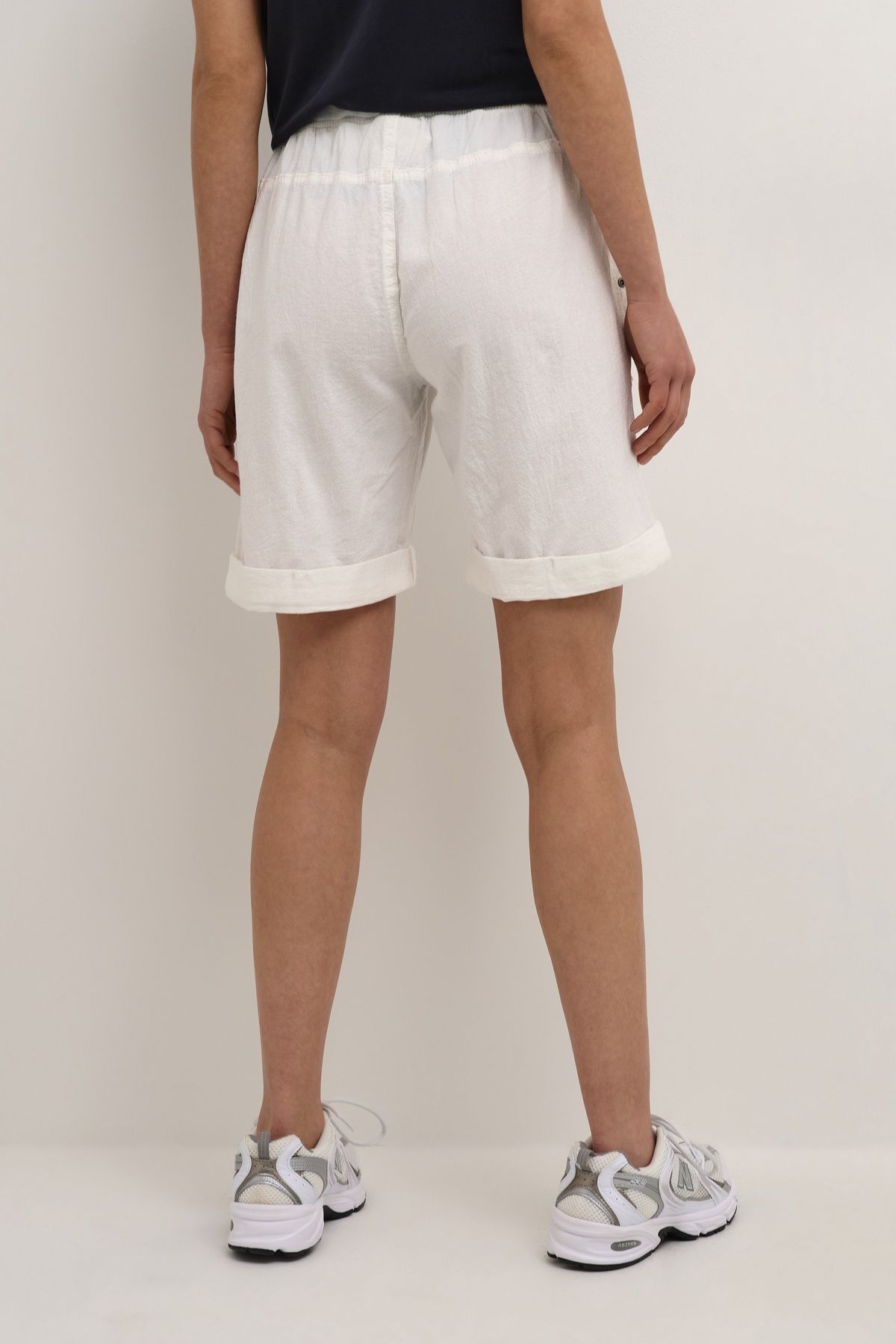Kaffe Naya Elastic Waist Casual Shorts In Cool White