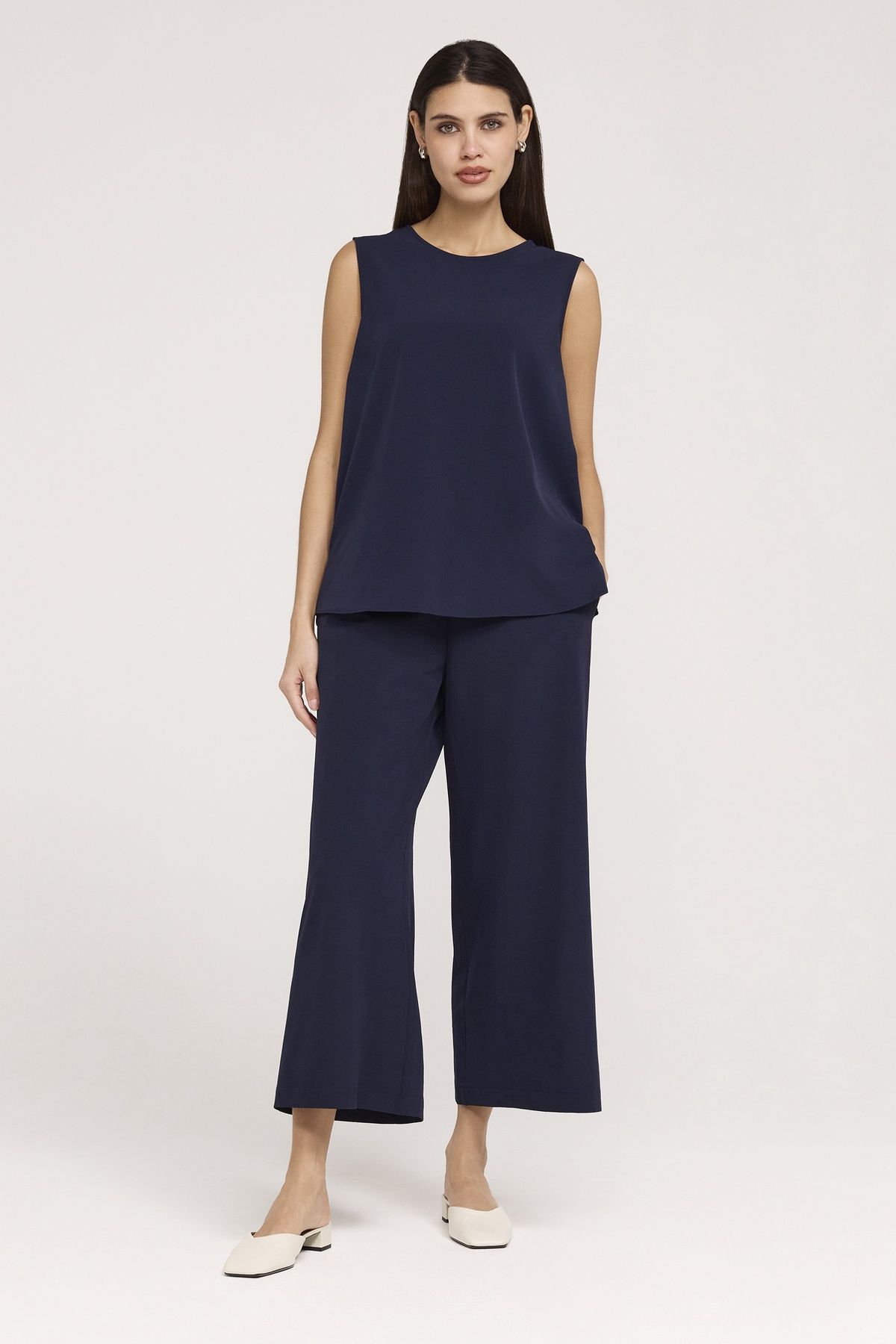 Finery London Women's Vallie Sleeveless Round Neck Vest in Dark Navy