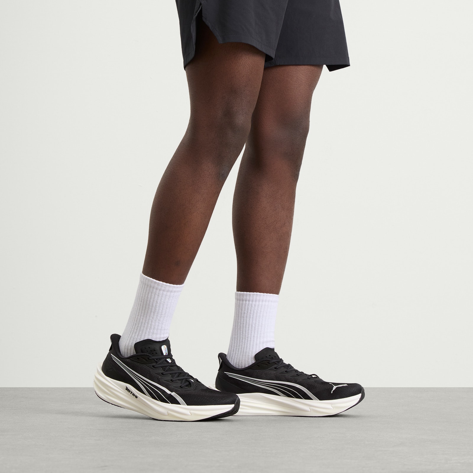 Men's Deviate NITRO 4 Sneaker Black/White/Silver