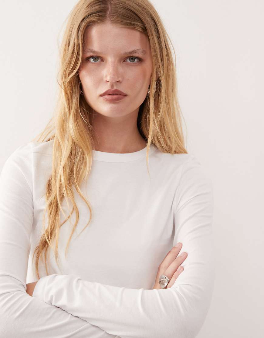 Long sleeve fitted t-shirt in white