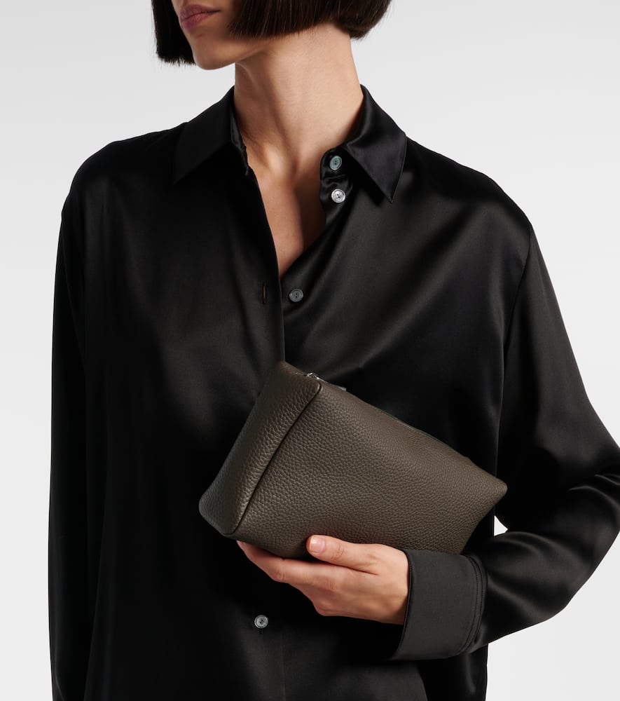 Squared Compact leather clutch