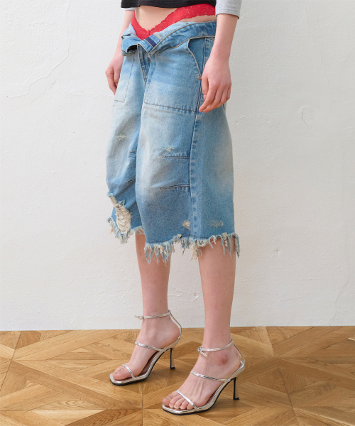 DESTROYED DENIM SHORTS LIGHT BLUE