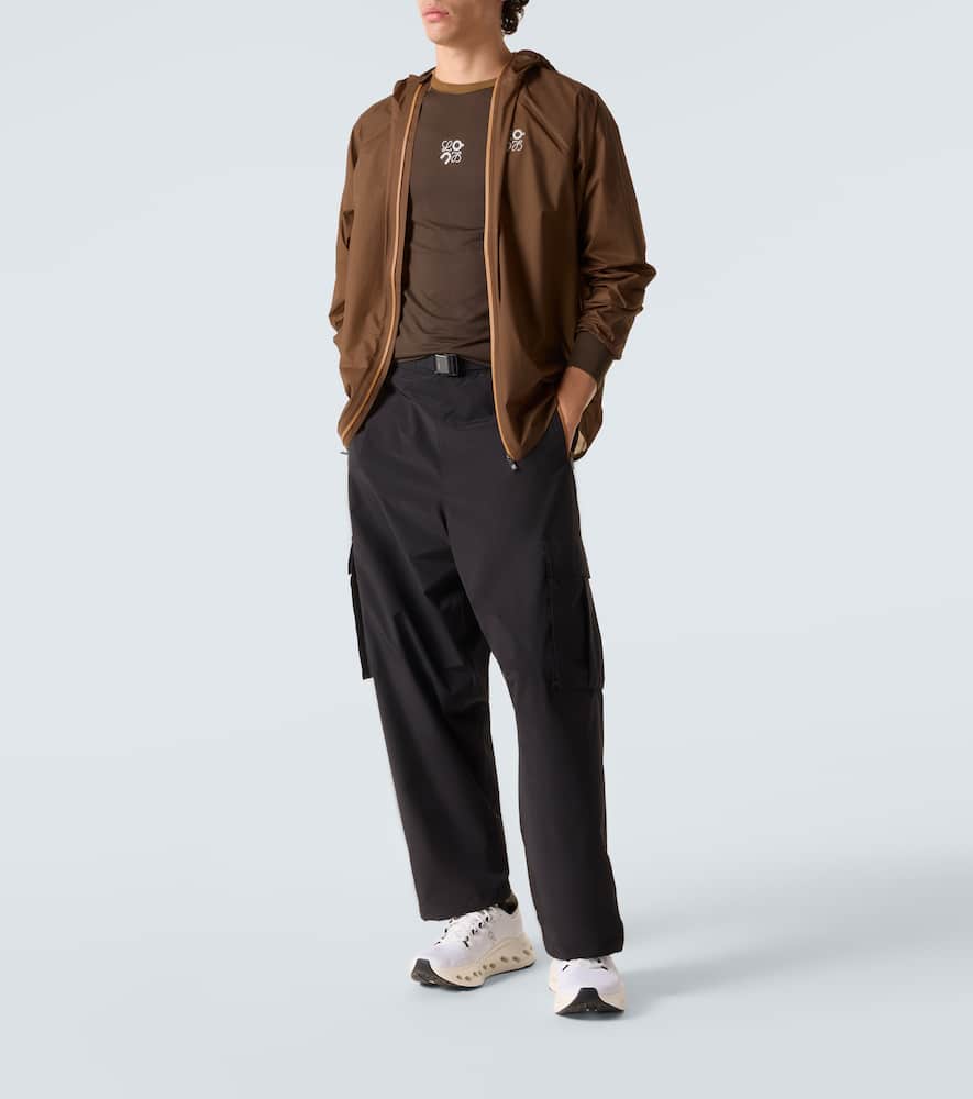 X On logo technical top