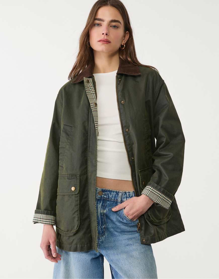 Waxed parka with multiple pockets in khaki-Green