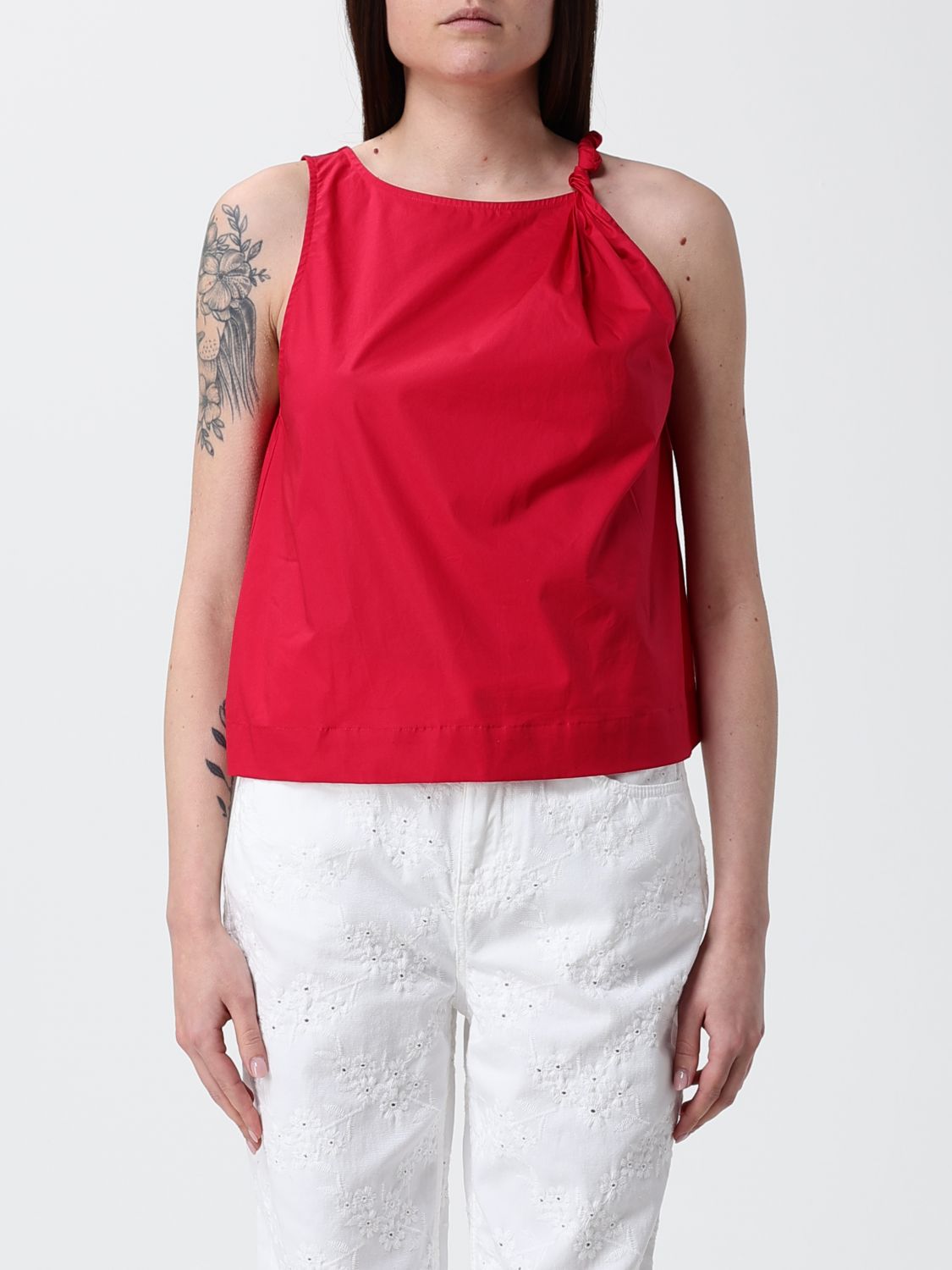 Top Woman color Red