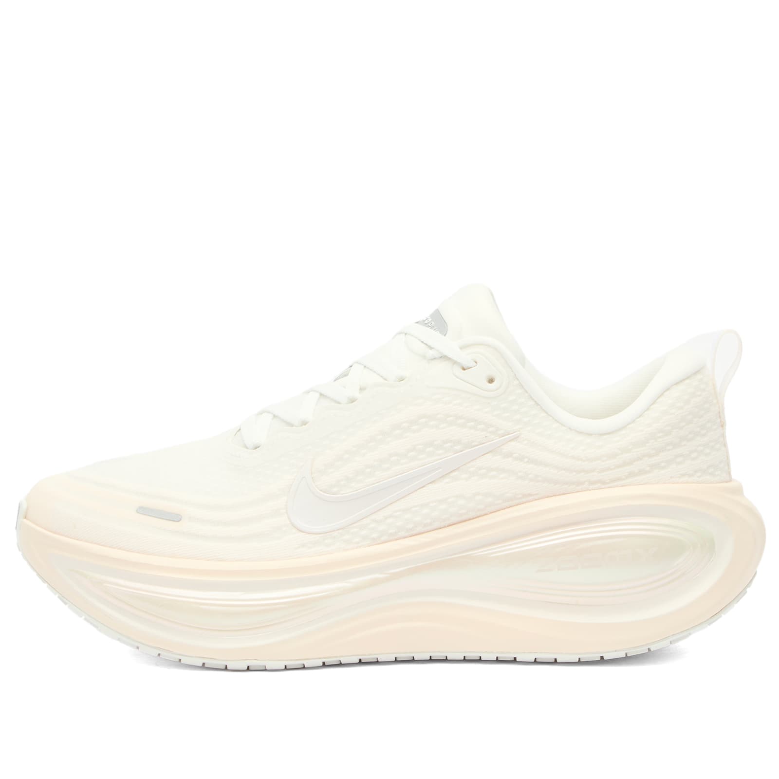 Women's Vomero Plus Ess Sneaker in White/Phantom/Platinum
