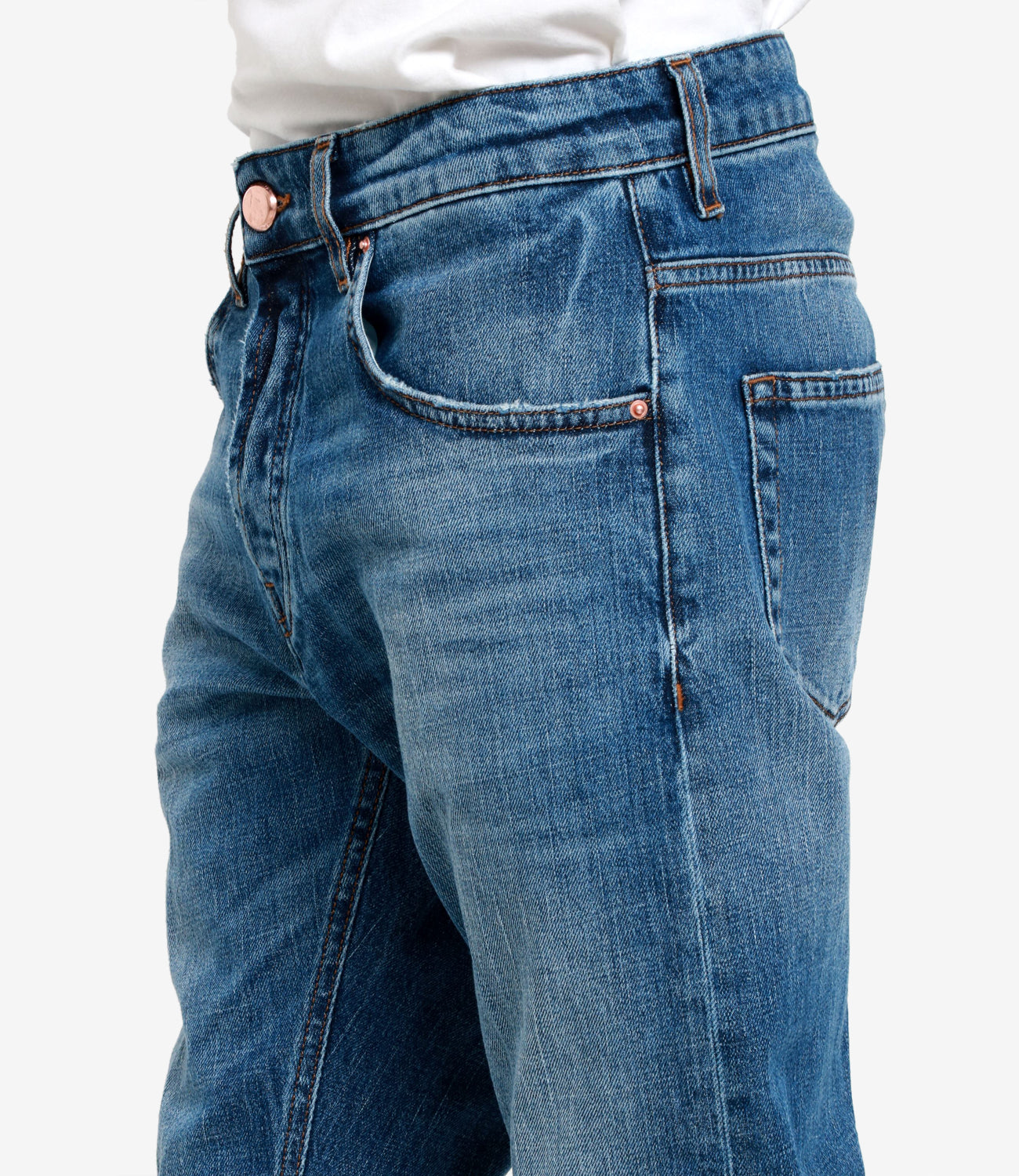 Donnez le denim léger en jean plus complet
