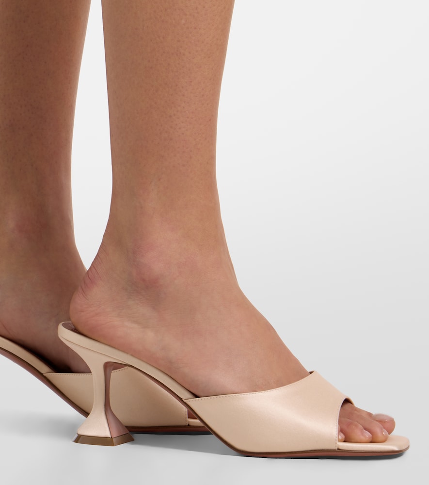Lupita satin mules