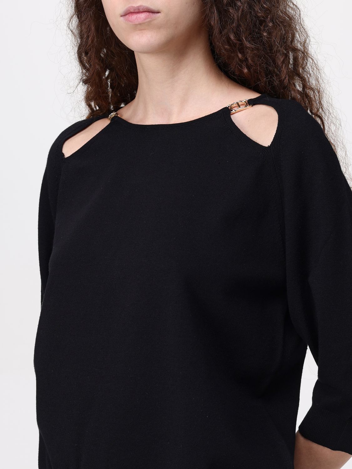 Oval T-plaque cut-out sweater - White
