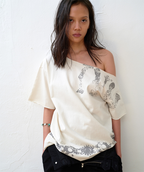 CUT-OFF LOOSE CHAIN TEE BEIGE