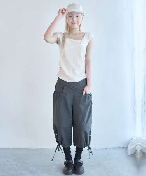Pocket Shirring Capri Pants