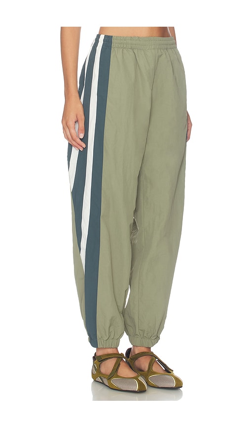 LIONESS Aniston Pant in Khaki. XL also in L, M