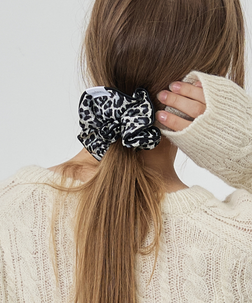 Leopard Hair Scrunchie Grey