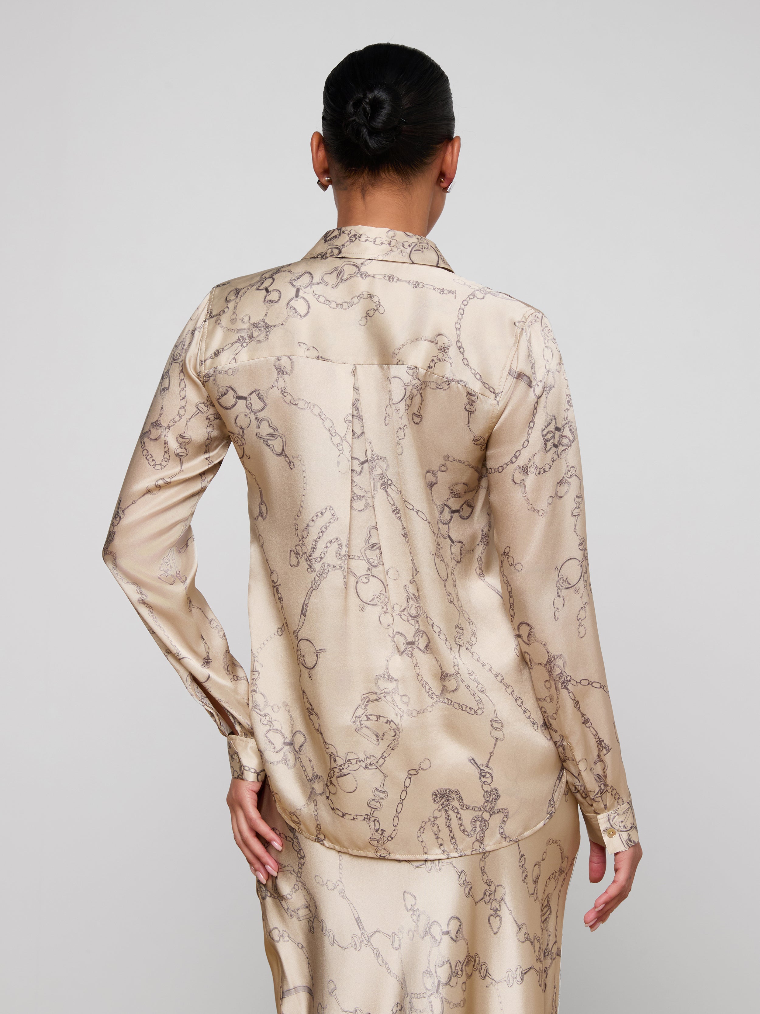 Tyler Silk Blouse Top In Soft Macadamia Multi Small Horsebit Chain