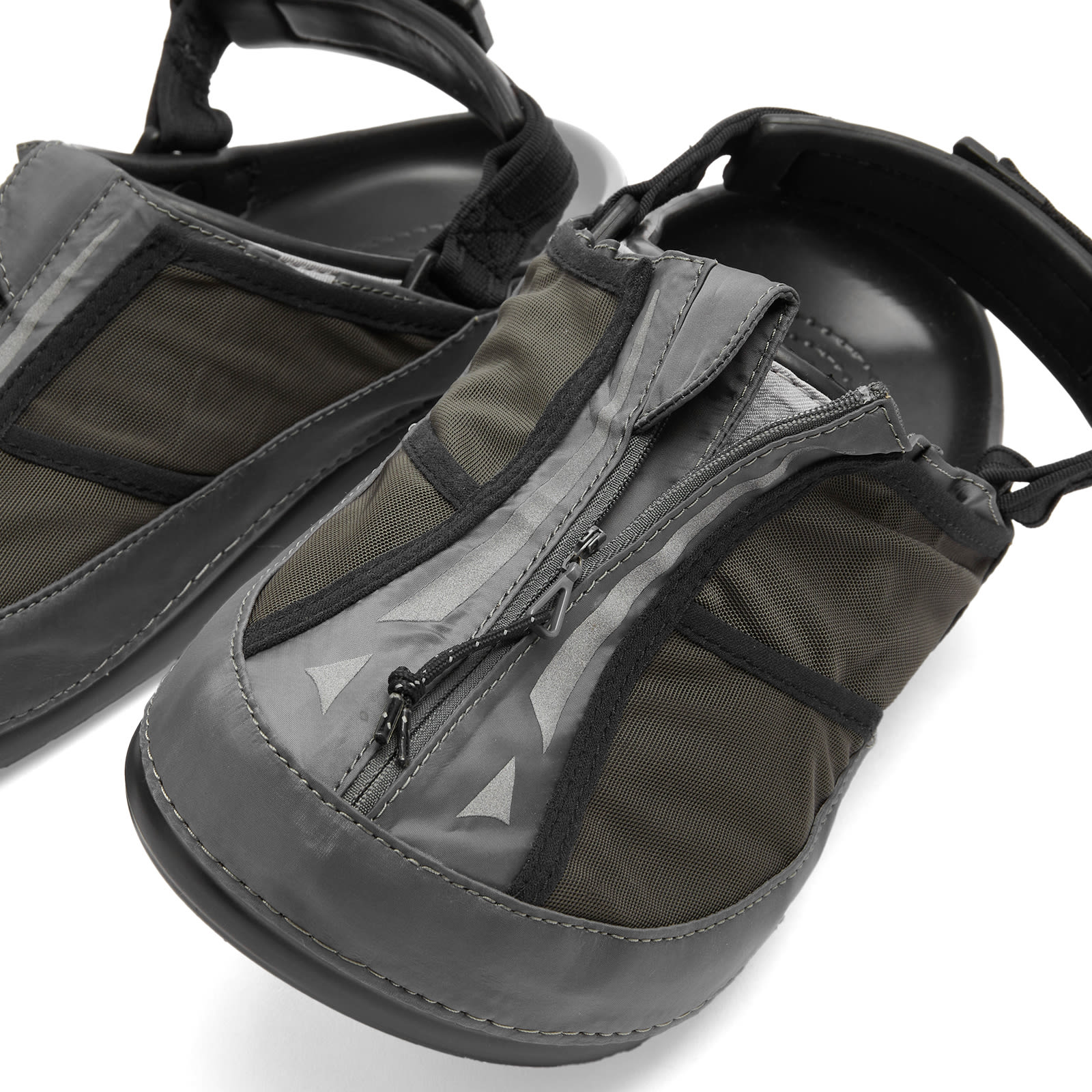 Running Vest Clog in Black